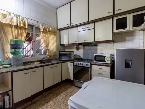 VENTA CASA 5 AMBIENTES HAEDO CON QUINCHO Y COCHERA