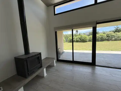 Casa 4 ambientes con 3 baños