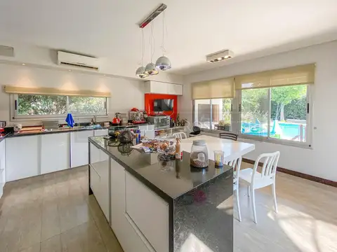 Avenida Fuerza Aérea al 3100