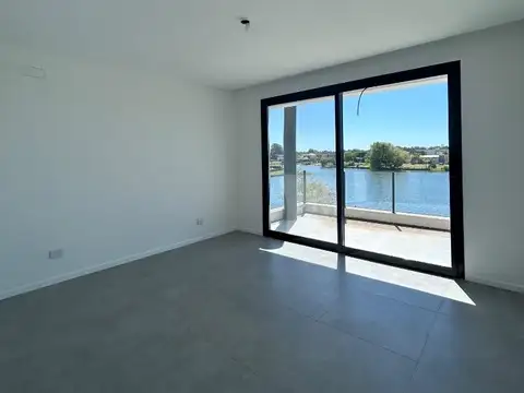 Casa en Venta con 8 cocheras