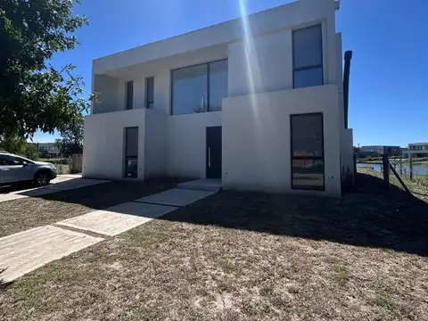 Casa en Venta en El Cantón - Barrio Golf, USD 425.000