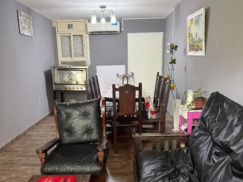 Hipolito Yrigoyen, B1667 , Piso 1