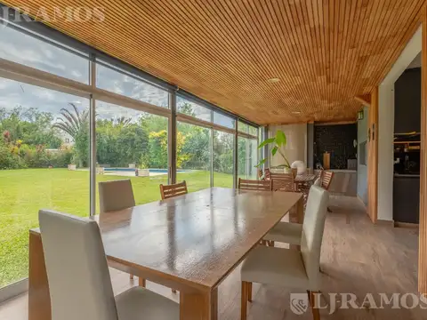 Casa 7 ambientes con 2 baños