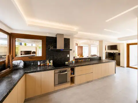 VENTA/VIVIENDA/PILETA/SERVICIOS/BRIGADIER LOPEZ