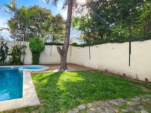 Casa de 3 ambientes con parque y pileta EN ALQUILER