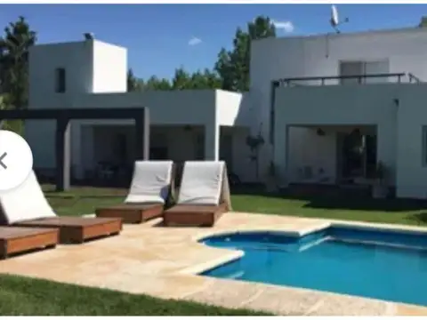 CASA EN VENTA 6 AMBIENTES CANNING EL LAUQUEN