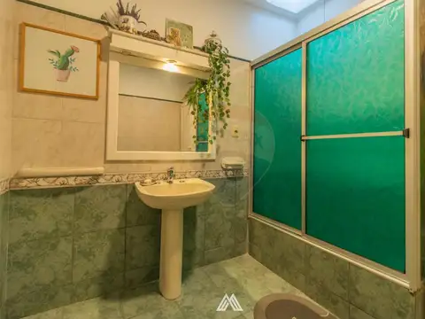Casa 5 ambientes con 2 baños