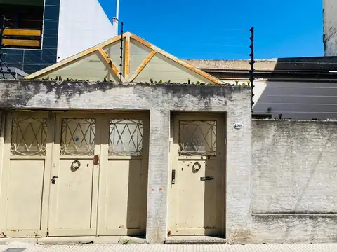 Casa en venta en Monte Castro   PARA DEMOLER Y/ O REFACCIONAR