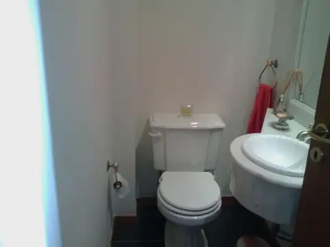 Casa 5 ambientes con 4 baños