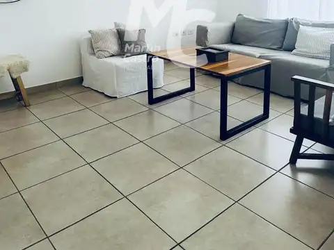 Casa en Alquiler Temporal con 4 cocheras