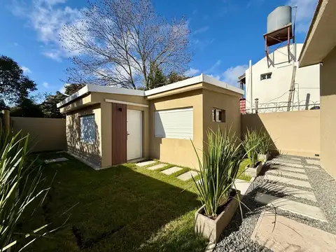 VENTA CASA DOS DORMITORIOS Y PATIO CARRASCO NORTE