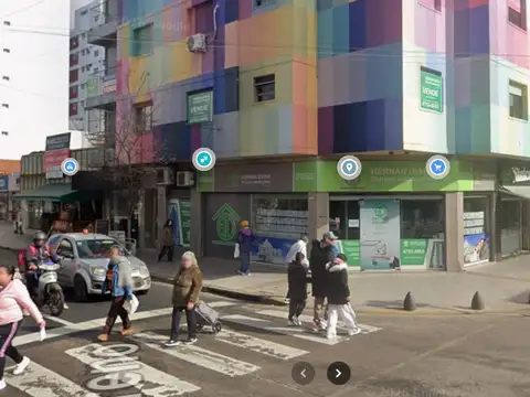 EXCELENTE ESQUINA A 100  MTS. DE LA PLAZA SAN MARTIN - MORENO ESQUINA CAMPOS