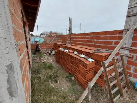 Casa 3 ambientes con 1 baño