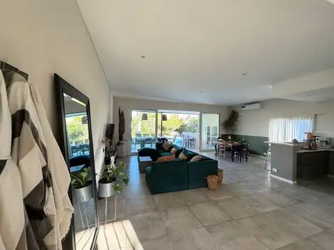 Casa en Venta con 4 cocheras