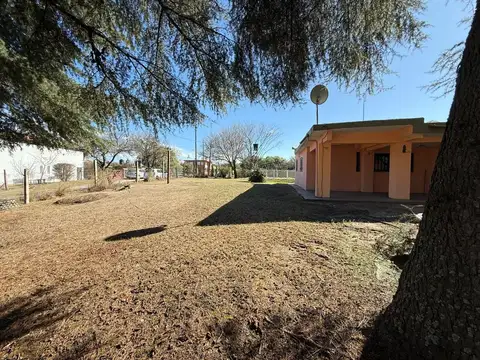 Casa 6 ambientes con 2 baños