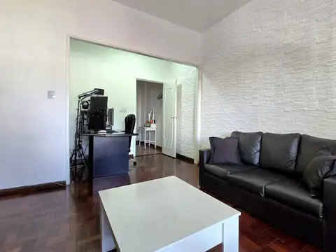 Depto Tipo Casa en Venta 80 años