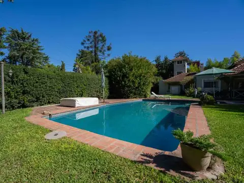 Espectacular Casa Quinta con pileta sobre terreno de 1978 m2 en Maschwitz, Escobar.