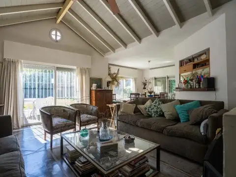 Espectacular Casa Quinta con pileta sobre terreno de 1978 m2 en Maschwitz, Escobar.