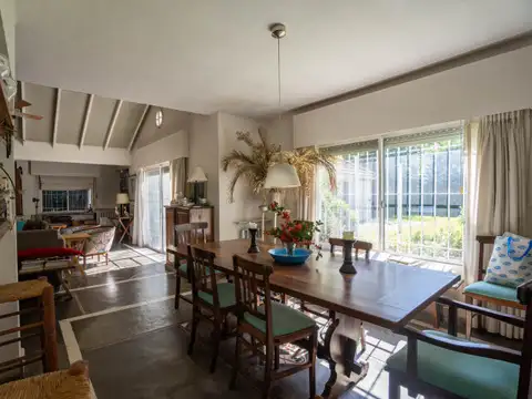 Casa 5 ambientes con 2 baños