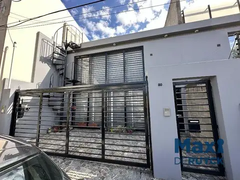 Loft con patio o cochera a pasos de la estación Bernal