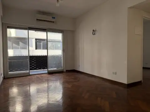 Departamento de 2 ambientes con balcon en Alquiler