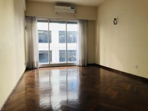 Departamento de 2 ambientes con balcon en Alquiler