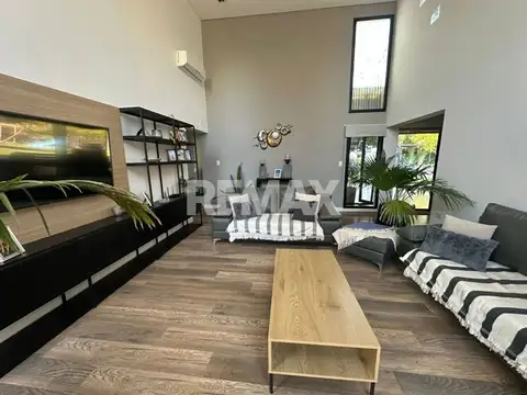 Casa en Venta en General Roca, USD 450.000