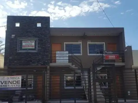 DEPARTAMENTOS 2 AMB. CON PATIO Y COCHERA A ESTRENAR