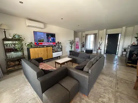 Casa 7 ambientes con 3 baños