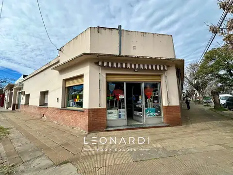DOS LOCALES   CASA EN VENTA   -   ID 5801