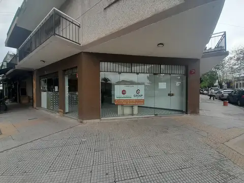 LOCAL 80 M2 CON 2 BAÑOS