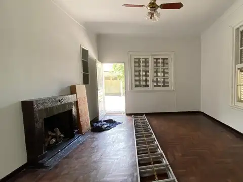 Casa en Alquiler con 1 cochera