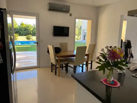 Casa en Venta en Santa Ana, USD 370.000