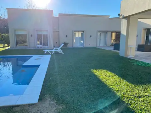 Casa en venta en Barrio Cerrado Santa Ana Moreno