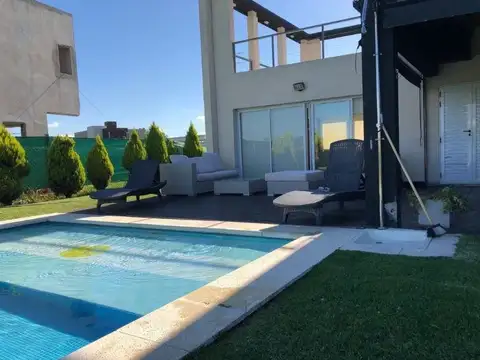 Casa 6 ambientes con 5 baños