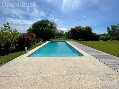 VENTA CASA DE 5 AMB  IMPECABLE  LISTA PARA MUDARSE 