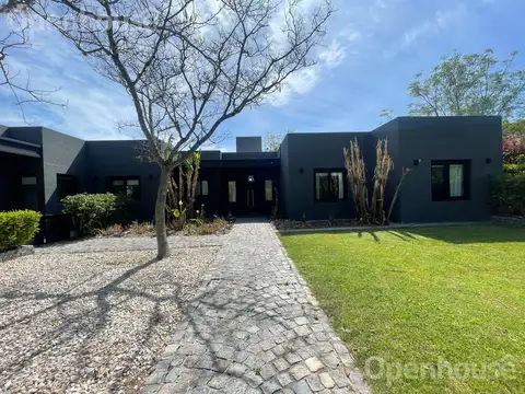 Casa 5 ambientes con 3 baños
