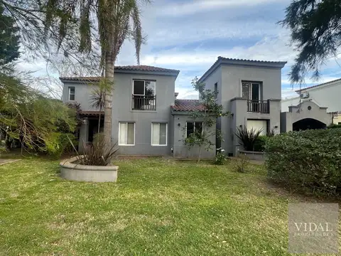 Casa 5 ambientes con 3 baños