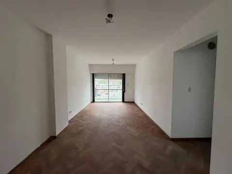 Departamento en Alquiler en Azcuenaga, $ 450.000