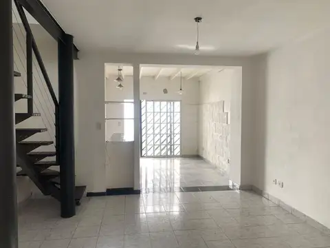 Depto Tipo Casa 2 ambientes con 1 baño