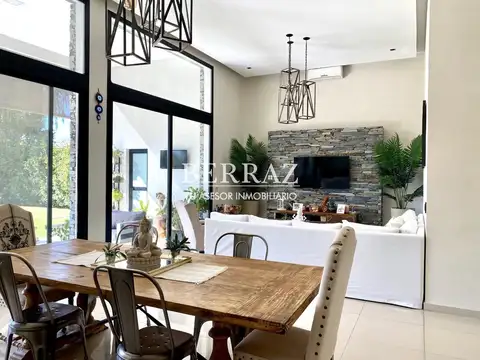 Casa 4 ambientes con 2 baños