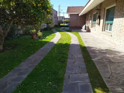 Casa 5 ambientes con 5 baños