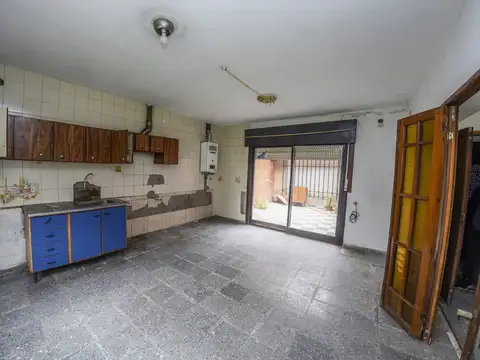 Casa 5 ambientes con 2 baños