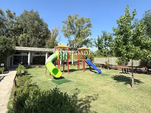 Casa en Venta con 3 cocheras