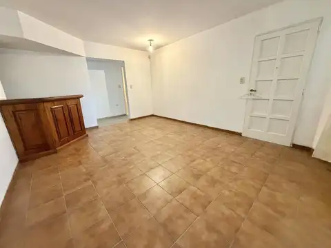 Chalet 4 ambientes en planta baja en excelente ubicación.