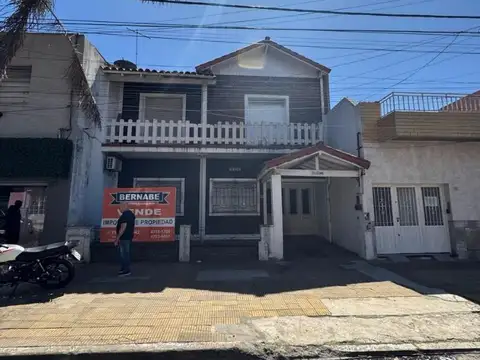 VENTA CHALET PARA DOS FAMILIAS OCHO AMBIENTES SAN ANDRES