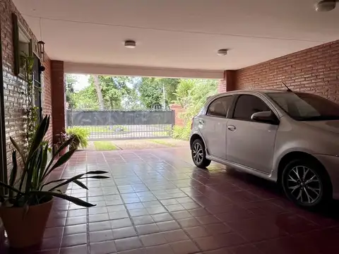 Casa 6 ambientes con 4 baños