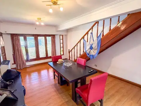 Casa 4 ambientes con 2 baños