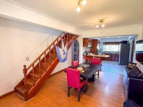 Casa 4 ambientes con 2 baños