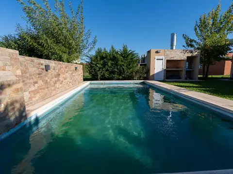 VENTA CASA 2 DORMI EN ROLDAN